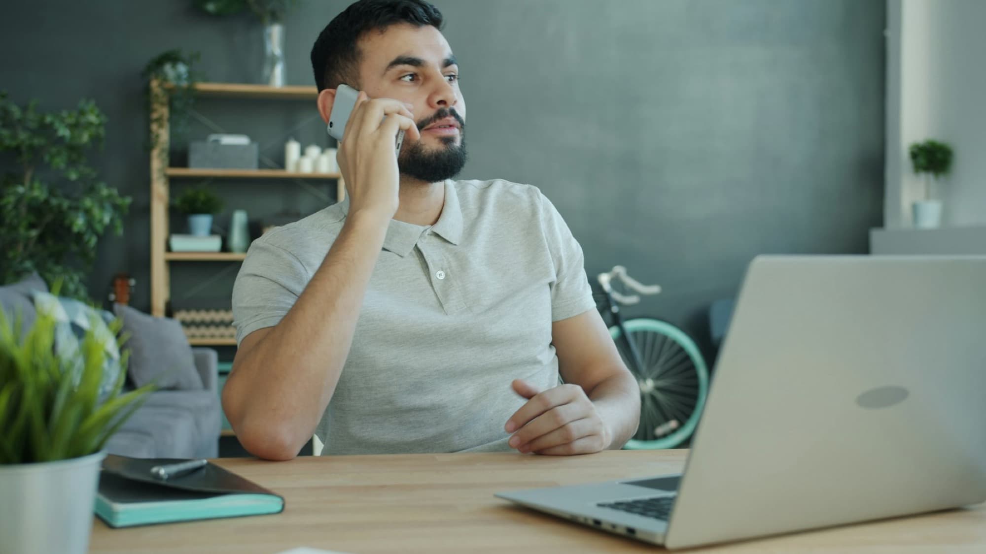 An agent on the phone with a client
